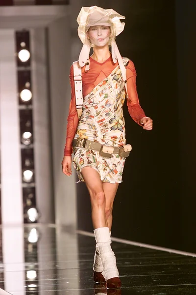 Look 10